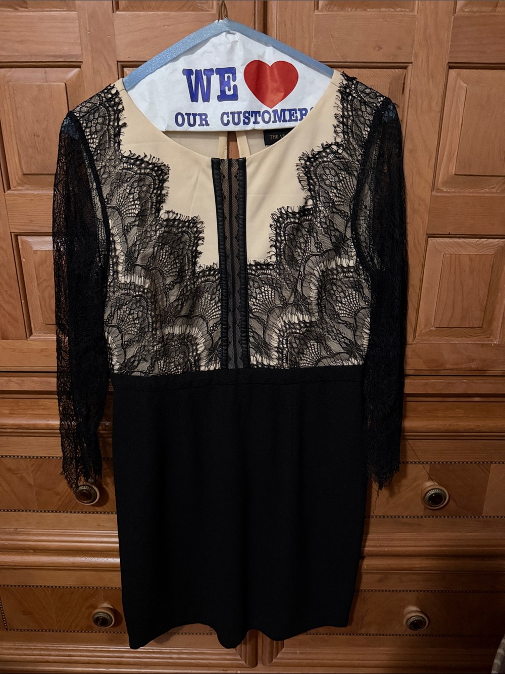 Elegant Black and Cream Lace-Detail Women’s Dress